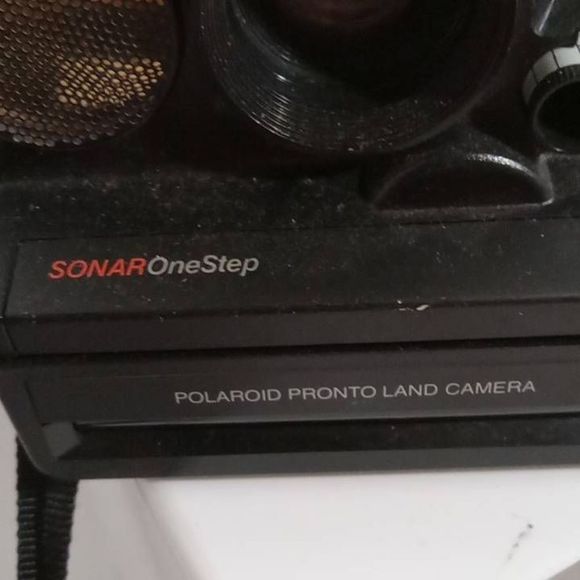 Black Camera Polaroid One Step Sonar 600 Film Includes Strap - Picture 2 of 7